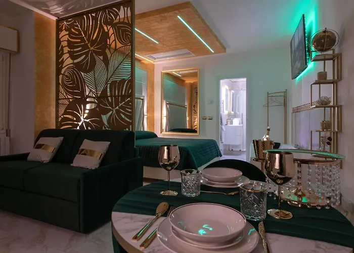 Fashion Gold With Jacuzzi & Car Garage Apartment Bologna