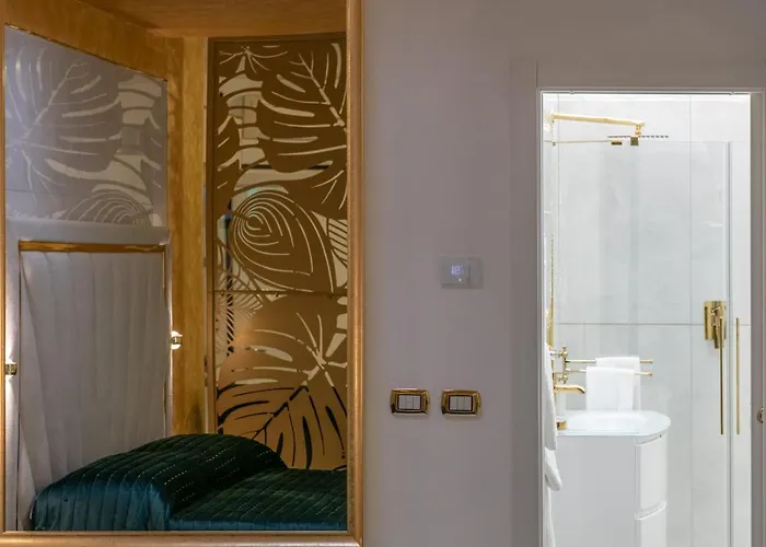 Fashion Gold With Jacuzzi & Car Garage *