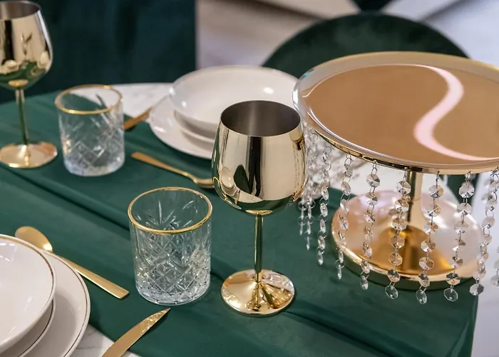 Fashion Gold With Jacuzzi & Car Garage *