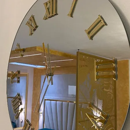 Fashion Gold With Jacuzzi & Car Garage