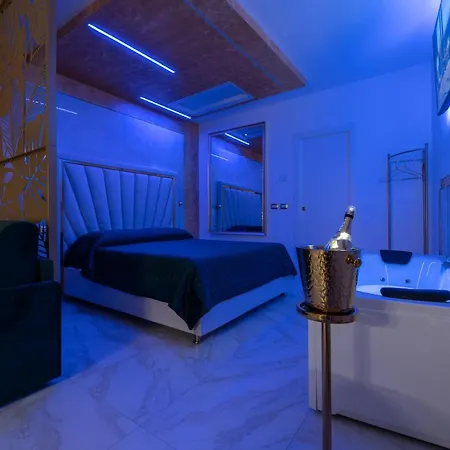 Apartment Fashion Gold With Jacuzzi & Car Garage *