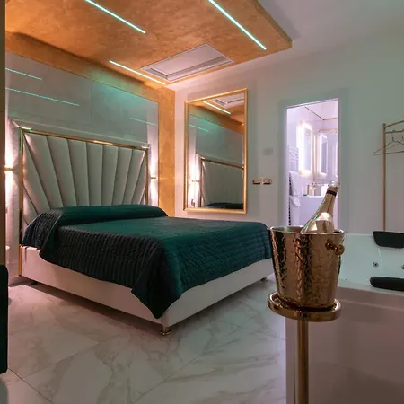 Fashion Gold With Jacuzzi & Car Garage *