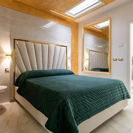 Fashion Gold With Jacuzzi & Car Garage Apartment Bologna