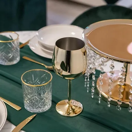 Fashion Gold With Jacuzzi & Car Garage *