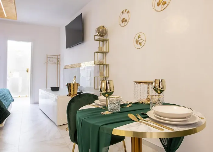 Fashion Gold With Jacuzzi & Car Garage * Boloňa