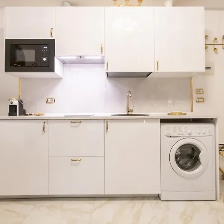 Fashion Gold With Jacuzzi & Car Garage *