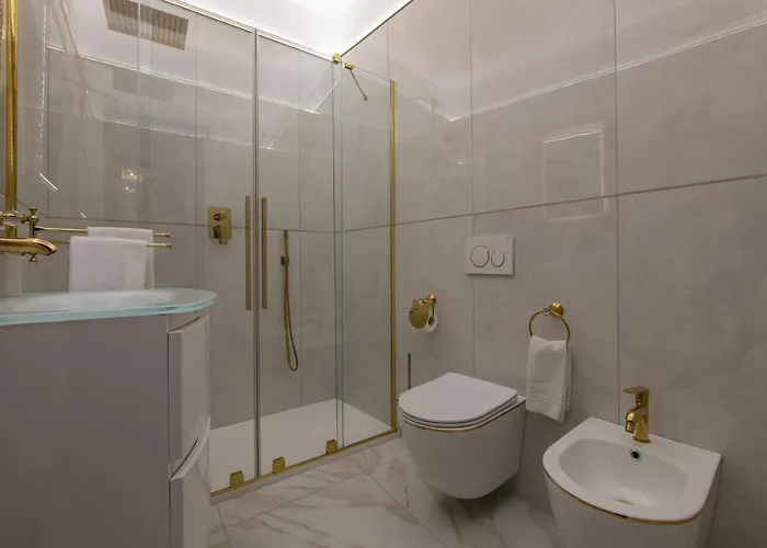 شقة Fashion Gold With Jacuzzi & Car Garage بولونيا